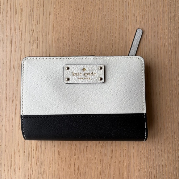 Kate Spade- White and Black Wallet Billfold - Picture 1 of 5